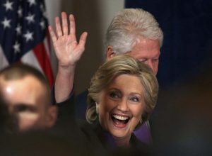 Hillary Clinton instó a sus seguidores a seguir “adelante” pese al triunfo de Trump