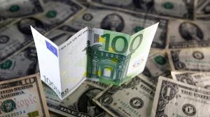 El euro cae a su peor nivel en 20 meses tras la renuncia del primer ministro italiano