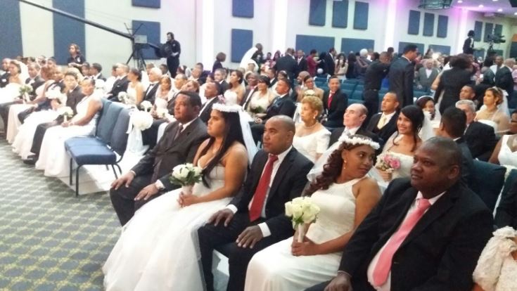 Iglesia Monte de Dios realiza bodas colectiva 2016