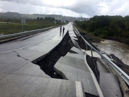 Cancelan alerta de tsunami en Chile tras terremoto de 7.7