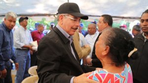 Presidente Medina reitera compromiso de apoyar a madres dominicanas