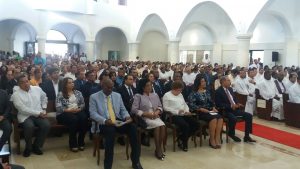 Presidente Medina participa de misa por creación vicaría SDE