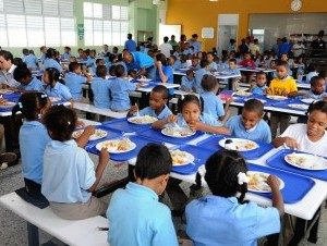 Suplidores desayuno escolar dicen Educación aún no les ha pagado 