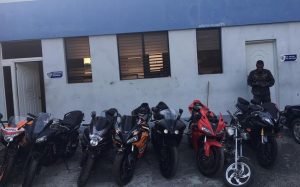 Desmantelan fábrica clandestina de ensamblaje de motocicletas de alto cilindrajes en Baní