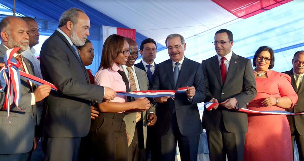 Presidente Medina inaugura liceo Juan Lulio Aurelio Blanchard en Guerra