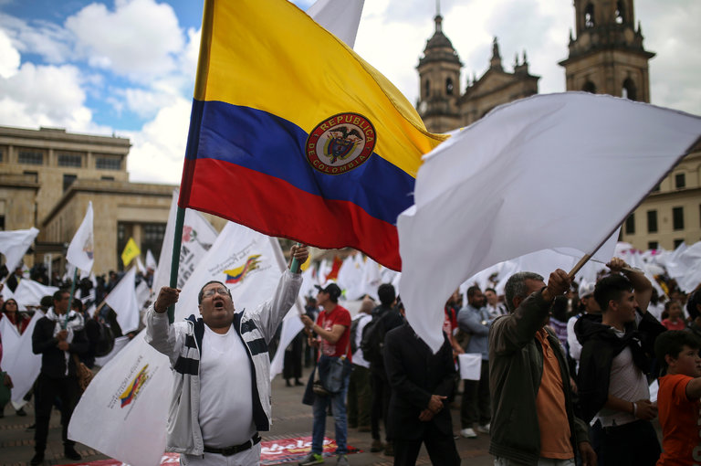 NYT pide implementar "lo antes posible" acuerdo de paz en Colombia