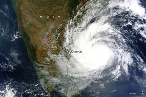Llegada de ciclón Vardah causa miles de evacuados en India   