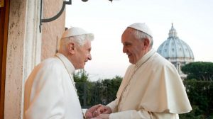 El papa Francisco visitó a Benedicto XVI a horas de la Navidad