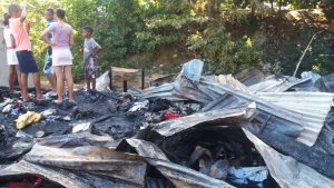 Al menos 20 personas a la intemperie por incendio en Los Ríos