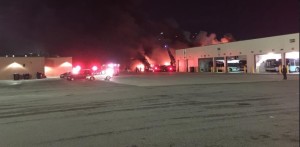 Explosión desata incendio en una estación de autobuses en Detroit 