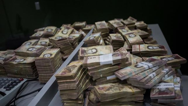 Venezuela amplía la vigencia del billete de 100 y entregará el lunes nuevas monedas