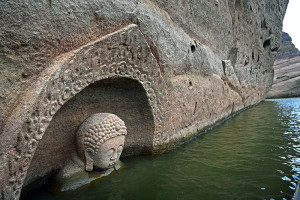 Un buda de 600 años emerge de las aguas de un embalse en China