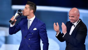 Cristiano Ronaldo se lleva el premio The Best al mejor futbolista del año