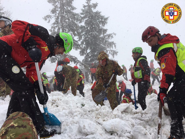 Italia: 23 personas continúan desaparecidas en hotel sepultado por avalancha de nieve