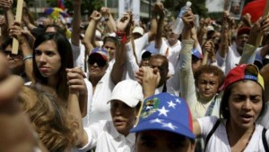 Oposición de Venezuela marcha para presionar por elecciones