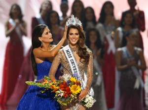 Miss Francia gana corona de Miss Universo