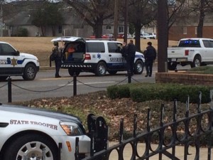 EEUU: Toman rehenes en banco del campus de Universidad de Alabama