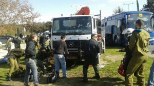 Ataque terrorista en Israel: un camión embistió contra un grupo de soldados en Jerusalén y provocó al menos cuatro muertos y 15 heridos