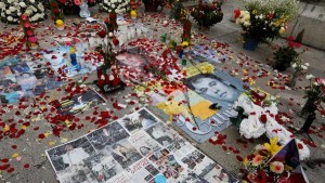 Juan Gabriel cumpliría 67 años y fanáticos le rinden culto 