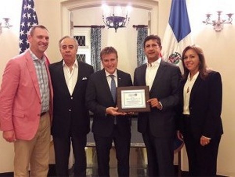 Centro Cultural Domínico- Americano reconoce embajador EEUU en Santiago