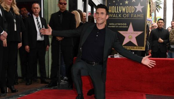 Adam Levine recibe su estrella en el Paseo de la Fama de Hollywood