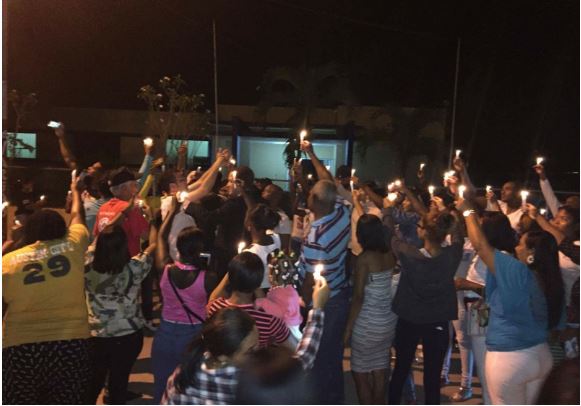 Realizan encendido de velas frente a Hospital Luis N. Beras en SPM