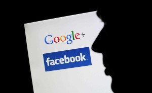 Facebook y Google se alían con la prensa francesa contra las noticias falsas