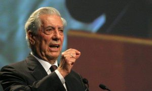Vargas Llosa pide solidaridad al mundo hispanohablante ante 