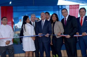 Presidente Medina entrega dos centros educativos y una estancia infantil en Santiago y Dajabón