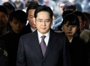 Fiscalía surcoreana cita dueño de Samsung por caso soborno
