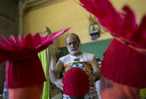 Crisis económica impulsa un Carnaval de bajo costo en Río 