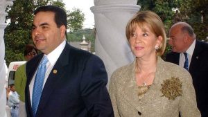 El Salvador: esposa de expresidente, juzgada por corrupción