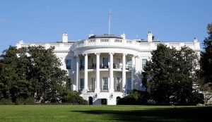 Casa Blanca excluye a varios medios de comunicación de conferencia de prensa