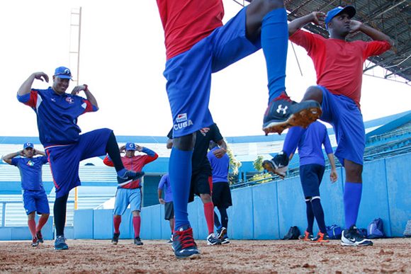 Cuba se prepara para el Clásico Mundial de Béisbol con juegos en Asia