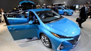 Toyota presenta nuevo híbrido recargable en toma de corriente