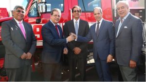 Sistema 911 recibe donación de camiones de bomberos de la Fundación AES Dominicana