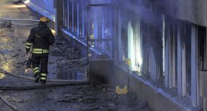 Suecia: Incendio en albergue de refugiados deja al menos 15 heridos
