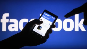 Facebook refuerza su política contra discriminación racial en sus anuncios