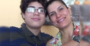 Acusan a joven autista de matar a su madre en EEUU