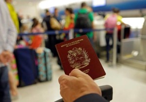 Investigación de CNN revela supuesta red de venta de pasaportes venezolanos