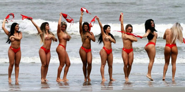 Mujeres convocan a un “tetazo” en Argentina por la prohibición del topless