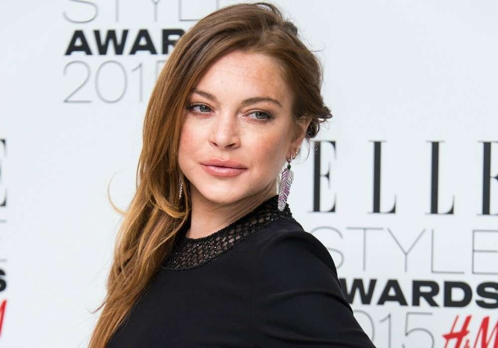 Lindsay Lohan denuncia confuso incidente en aeropuerto de Londres