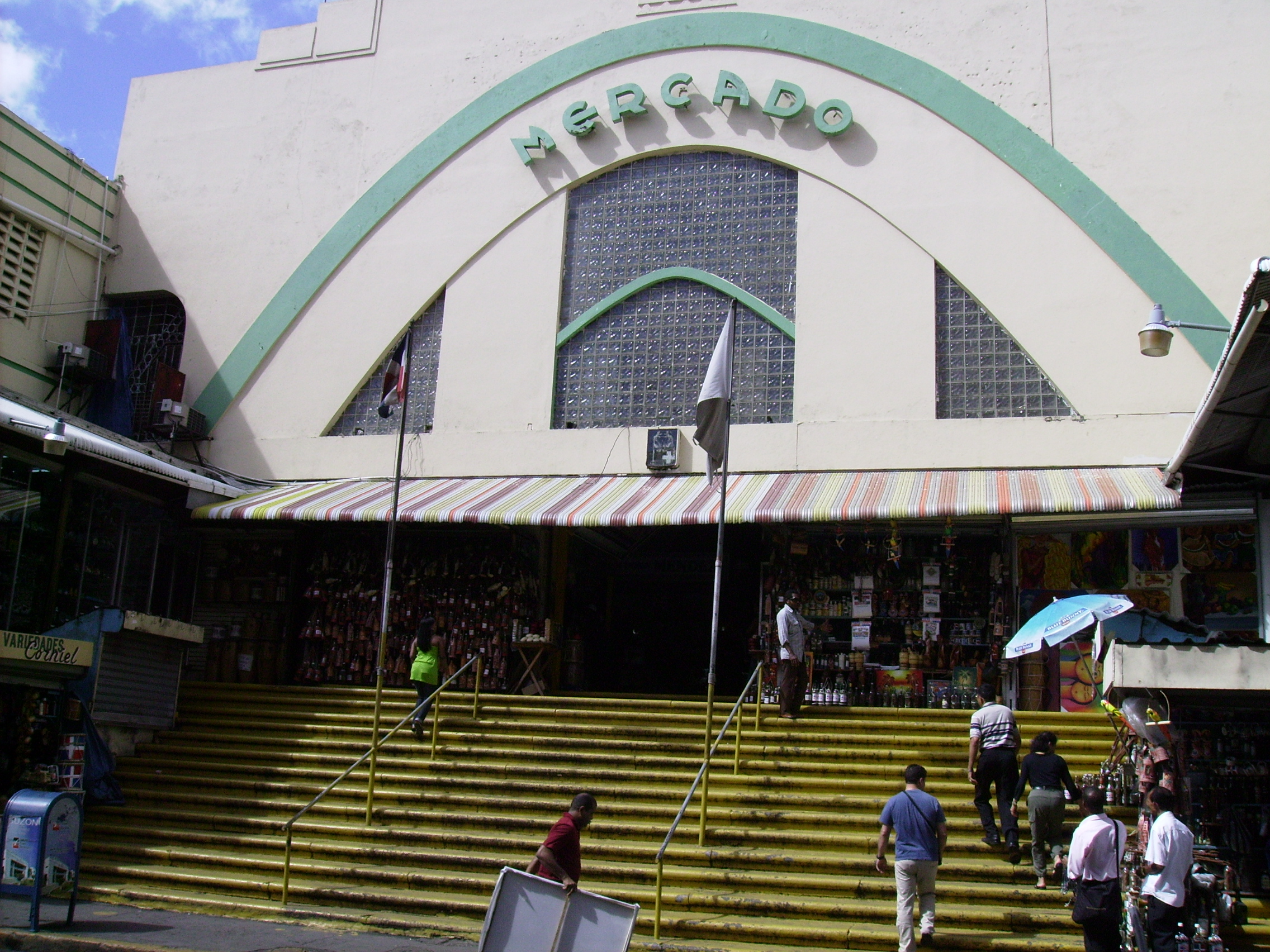 Mercados arrabalizados imperan en el Gran Santo Domingo