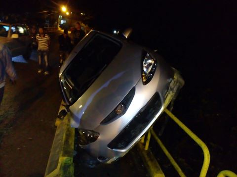 Dos hombres delicados tras accidentarse en puente Yaque Jarabacoa