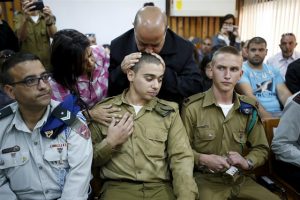 Condenan israelí que mató a un agresor palestino herido