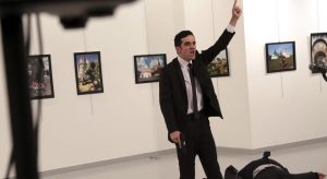 Gana premio World Press foto de asesinato embajador ruso en Turquía 