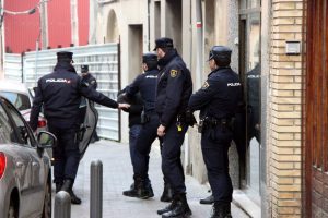 España: detenido un hombre que manejaba camión a contramano
