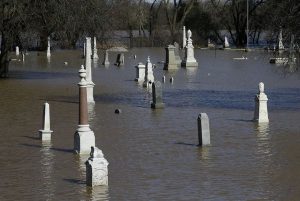 California pide evacuar a 188.000 personas por daños en la represa Oroville