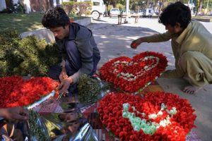 Pakistán prohíbe celebrar Día de San Valentín