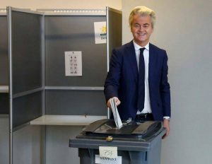 Los holandeses votan en comicios claves para el populismo